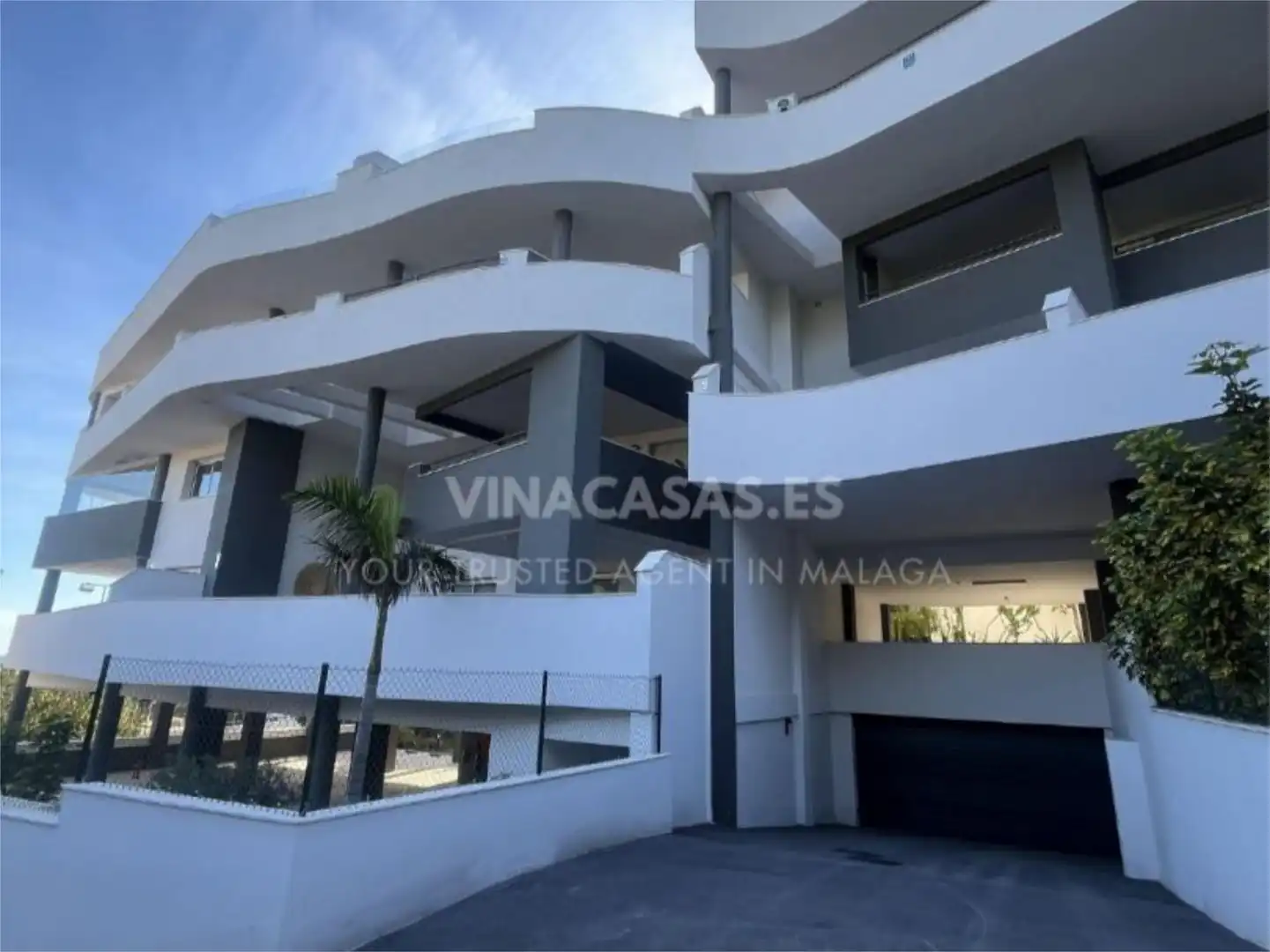 Piso en venta en Montemar Vista exterior de Piso en venta en Torremolinos con Aire acondicionado, Terraza y Trastero