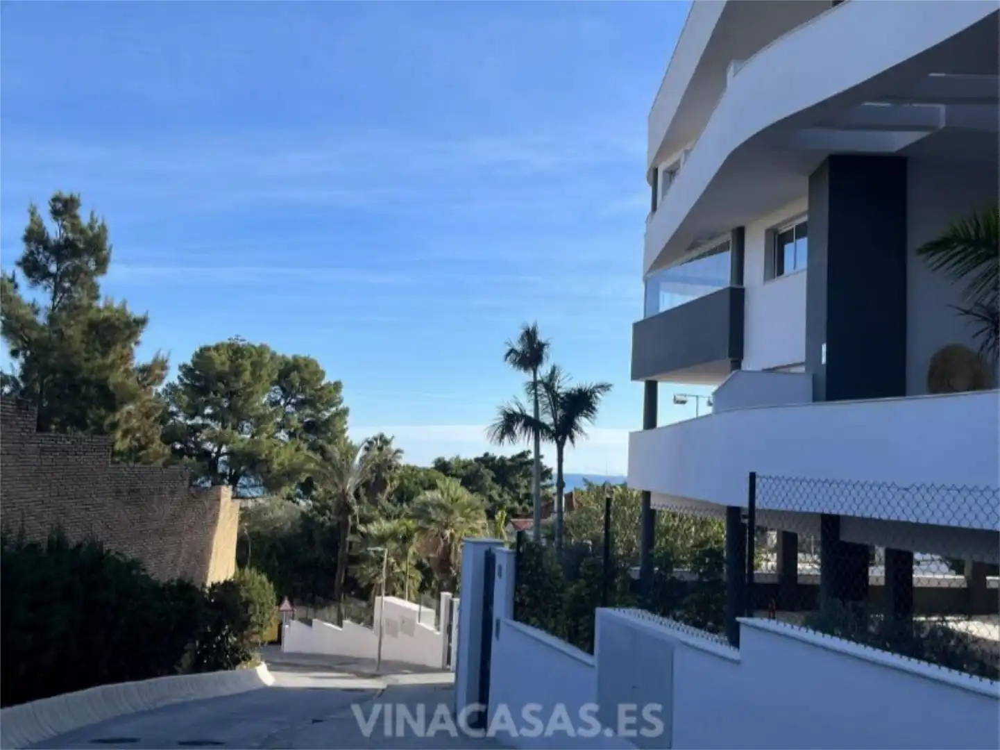 Piso en venta en Montemar Vista exterior de Piso en venta en Torremolinos con Aire acondicionado, Terraza y Trastero