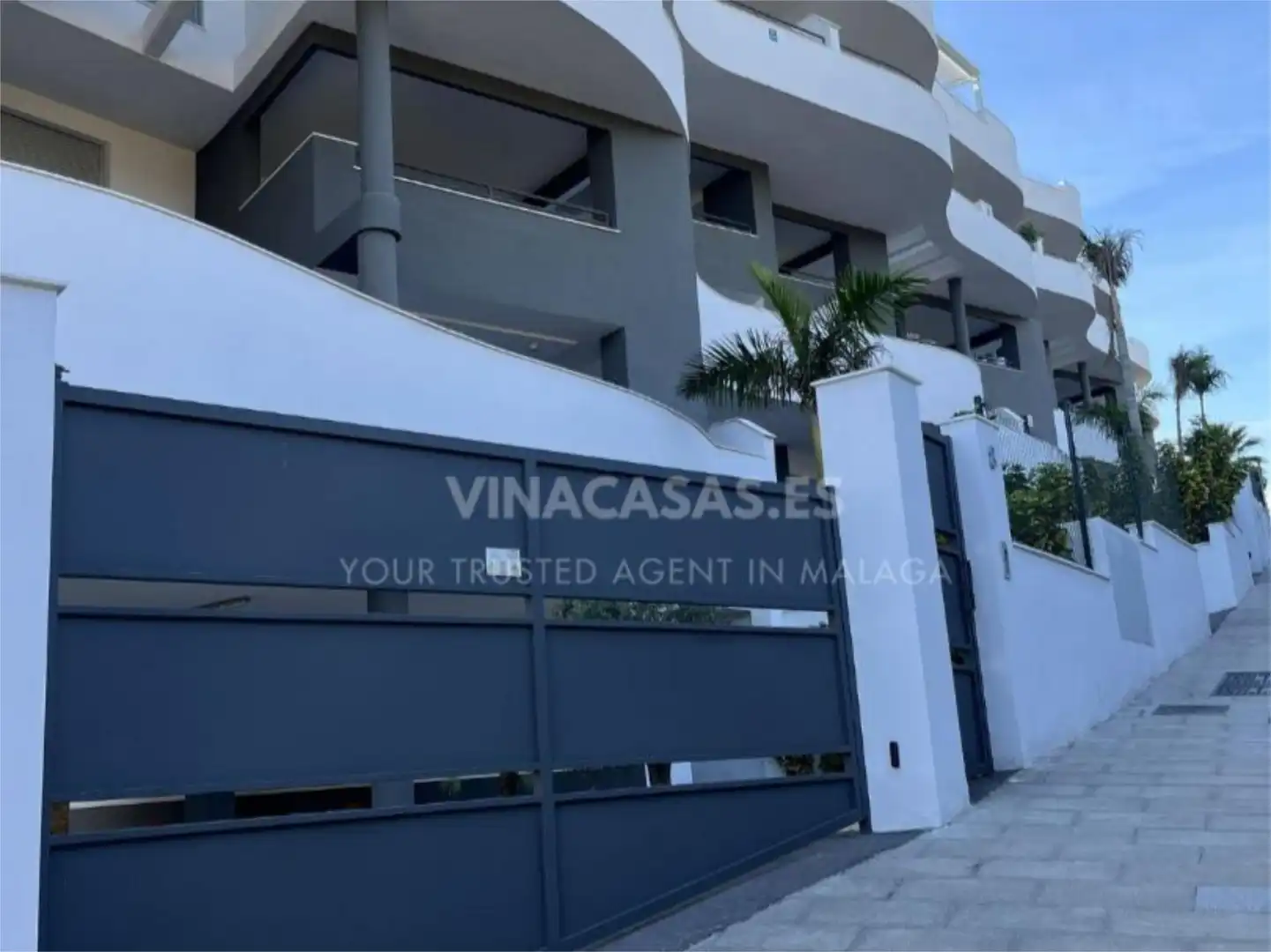 Piso en venta en Montemar Vista exterior de Piso en venta en Torremolinos con Aire acondicionado, Terraza y Trastero