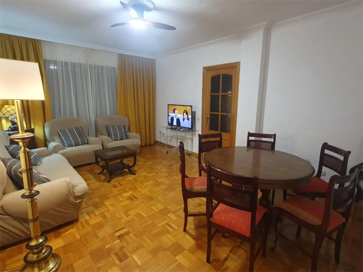 Piso de alquiler en Avenida Fernando Calzadilla, 17, Pardaleras Sala de estar de Piso de alquiler en Badajoz con Calefacción, Parquet y Amueblado