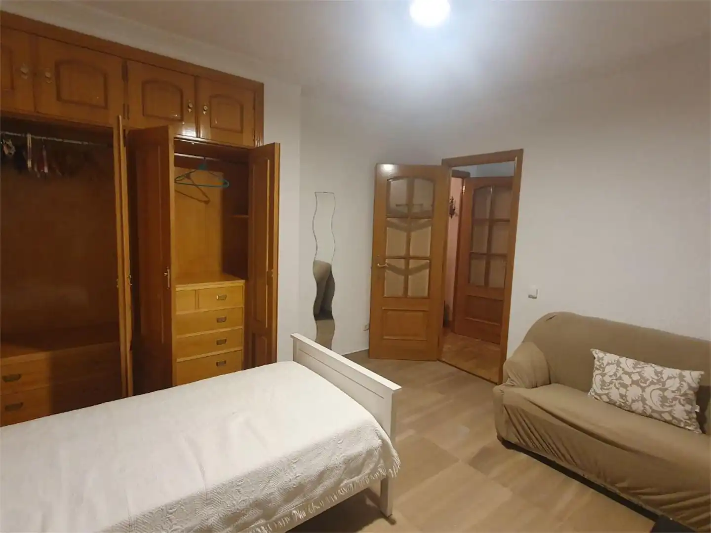 Piso de alquiler en Avenida Fernando Calzadilla, 17, Pardaleras Habitación de Piso de alquiler en Badajoz con Calefacción, Parquet y Amueblado