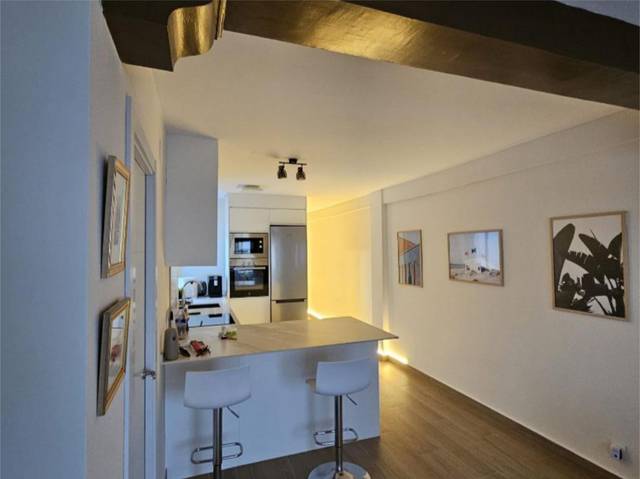 Piso en Alquiler en Calle Almadén de la Plata, 27 en Cruz Roja