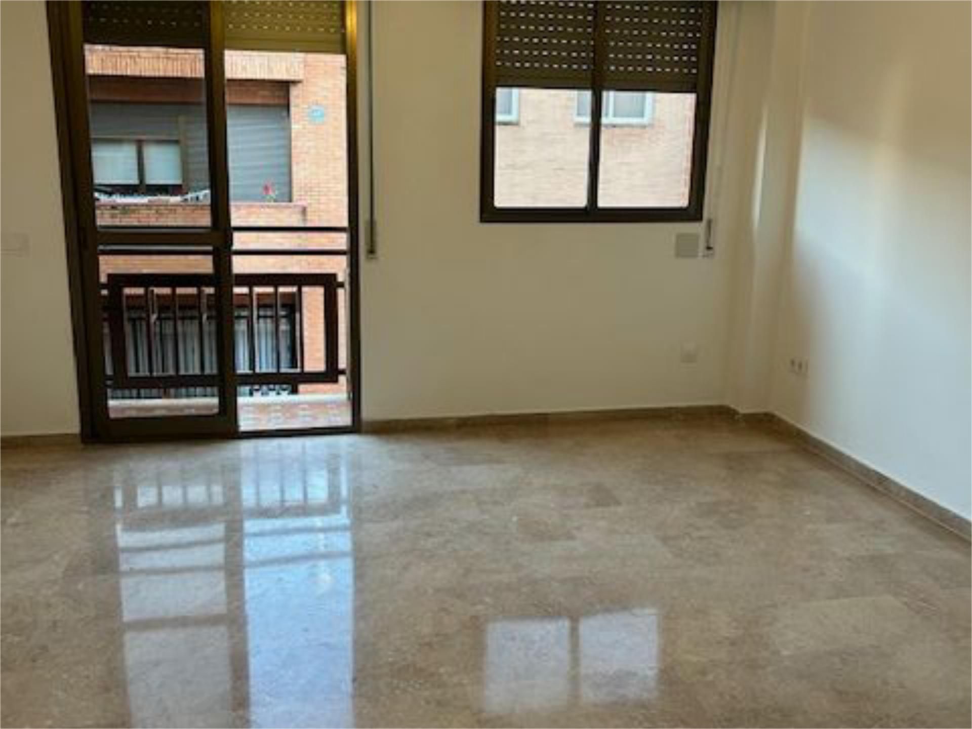 Flat for rent in Calle Carlos de Cepeda, 3, La Buhaira