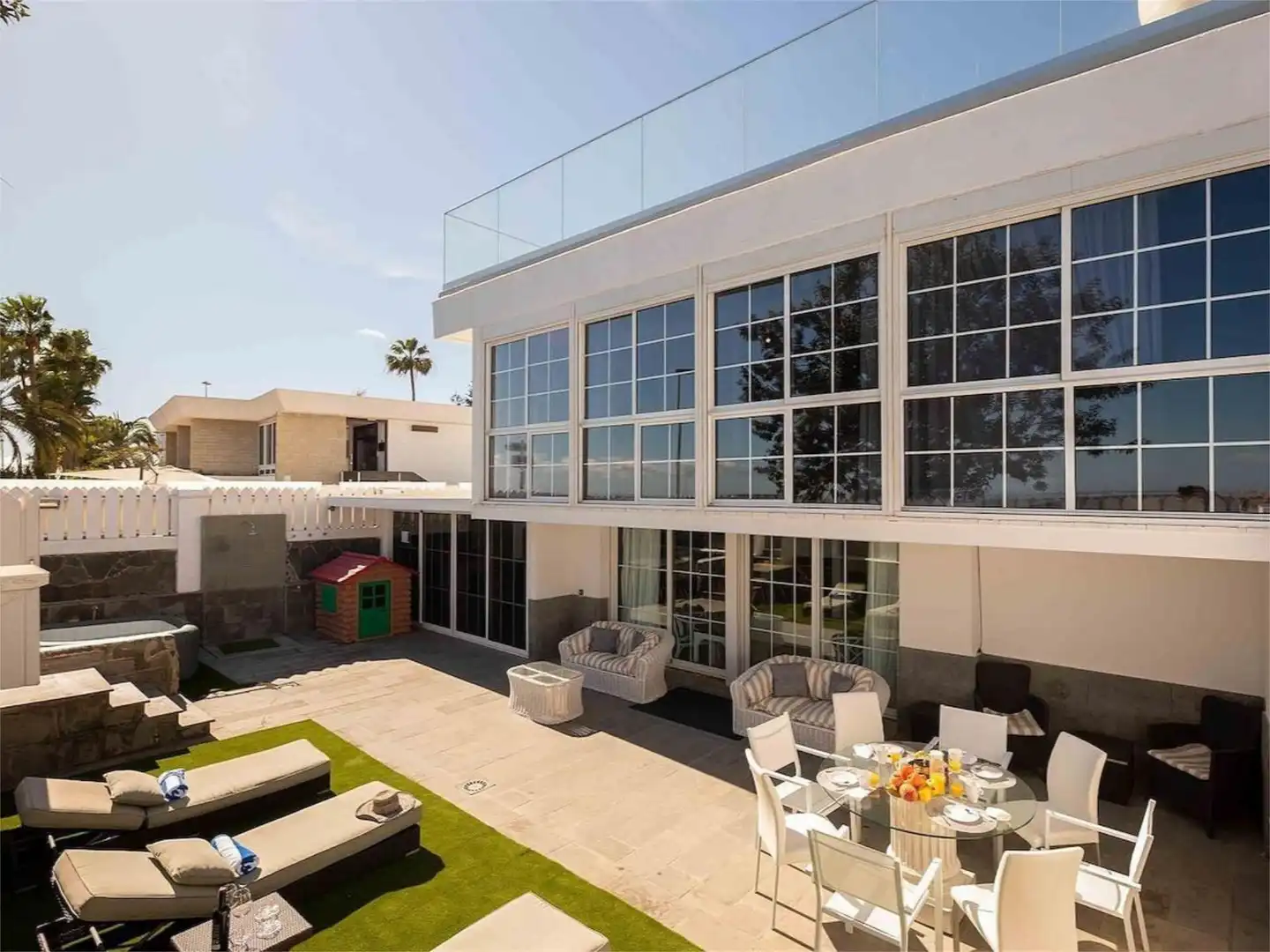 Einfamilien-Reihenhaus zur Miete in Avenida del Oasis, 15, Maspalomas - Meloneras Terrasse von Einfamilien-Reihenhaus zur Miete in San Bartolomé de Tirajana mit Klimaanlage, Heizung und Privatgarten