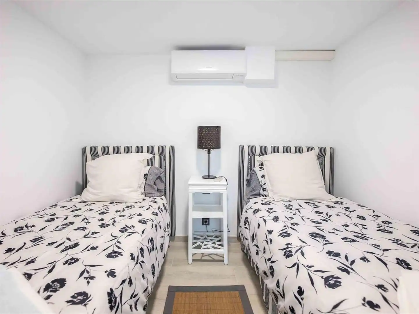 Einfamilien-Reihenhaus zur Miete in Avenida del Oasis, 15, Maspalomas - Meloneras Schlafzimmer von Einfamilien-Reihenhaus zur Miete in San Bartolomé de Tirajana mit Klimaanlage, Heizung und Privatgarten