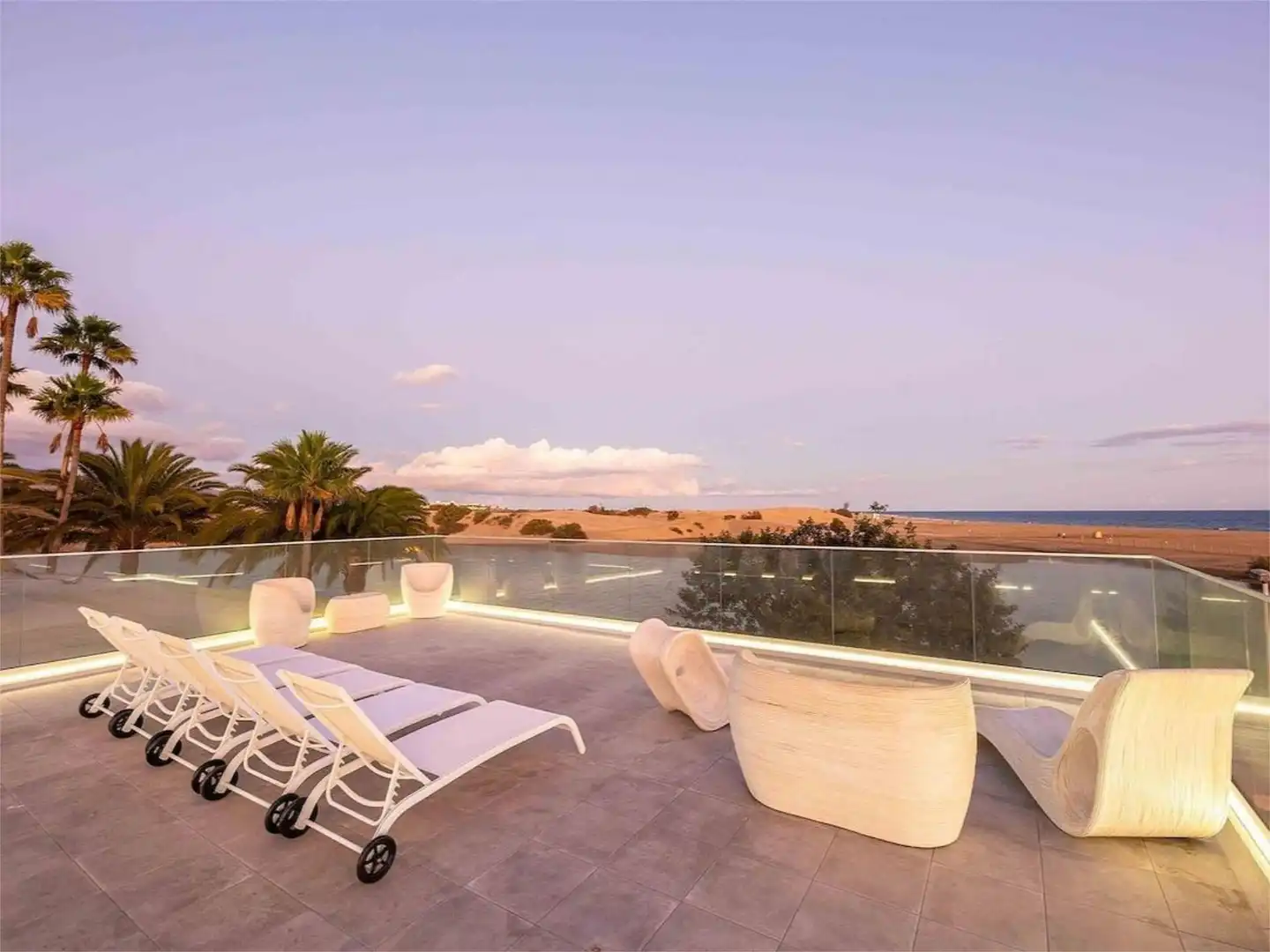 Einfamilien-Reihenhaus zur Miete in Avenida del Oasis, 15, Maspalomas - Meloneras Terrasse von Einfamilien-Reihenhaus zur Miete in San Bartolomé de Tirajana mit Klimaanlage, Heizung und Privatgarten