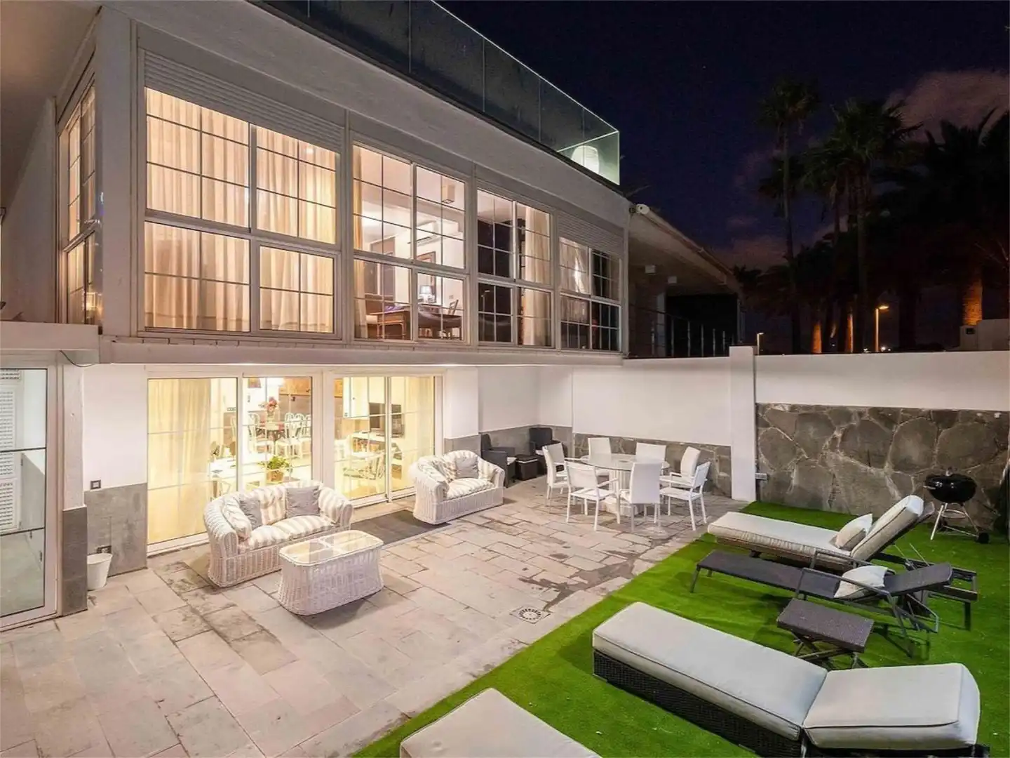 Einfamilien-Reihenhaus zur Miete in Avenida del Oasis, 15, Maspalomas - Meloneras Terrasse von Einfamilien-Reihenhaus zur Miete in San Bartolomé de Tirajana mit Klimaanlage, Heizung und Privatgarten