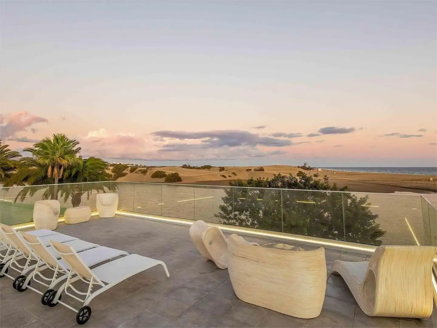 Einfamilien-Reihenhaus zur Miete in Avenida del Oasis, 15, Maspalomas - Meloneras Terrasse von Einfamilien-Reihenhaus zur Miete in San Bartolomé de Tirajana mit Klimaanlage, Heizung und Privatgarten
