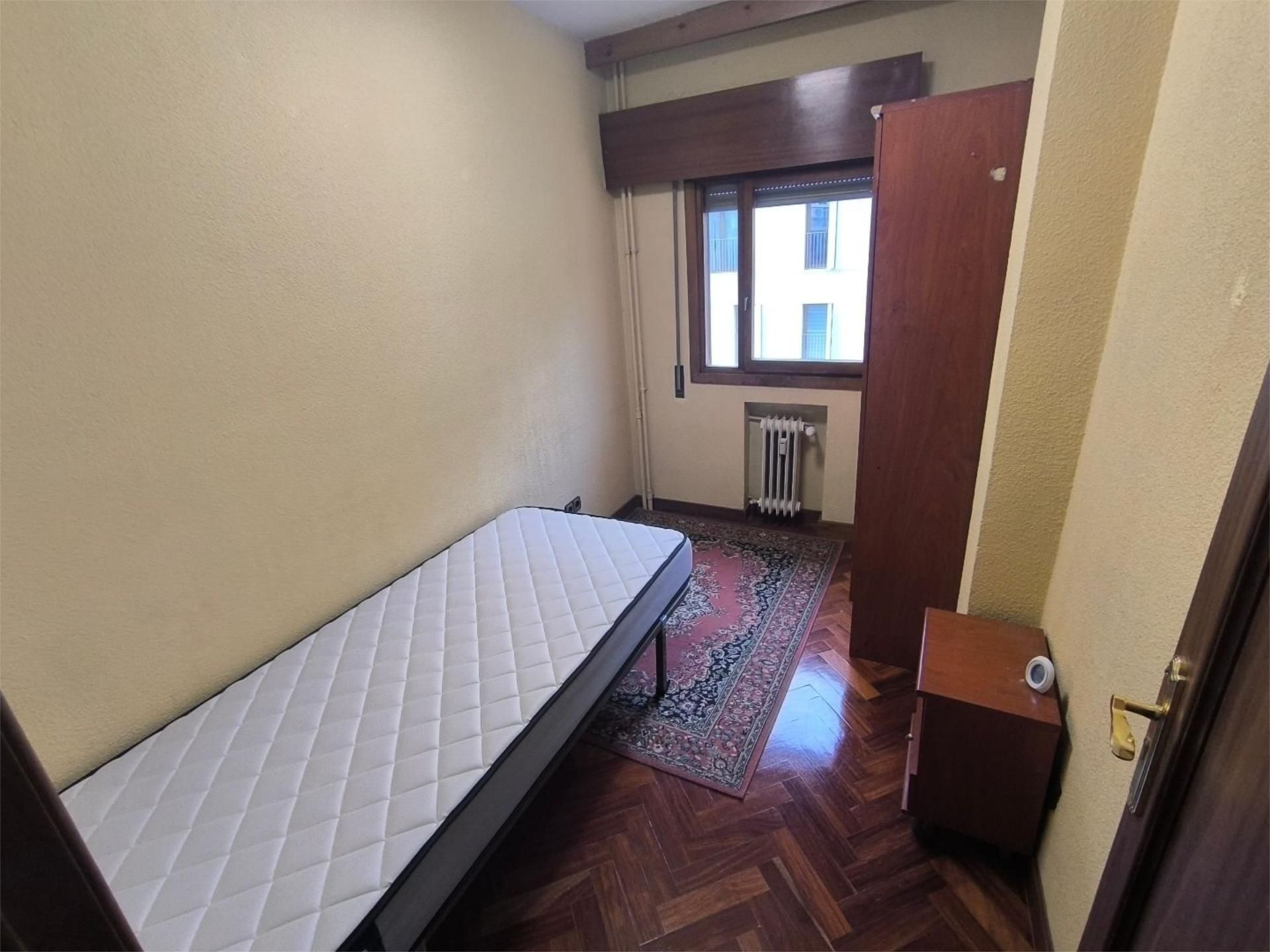 Bedroom of Flat to share in  Madrid Capital  with Heating, Parquet flooring and Furnished