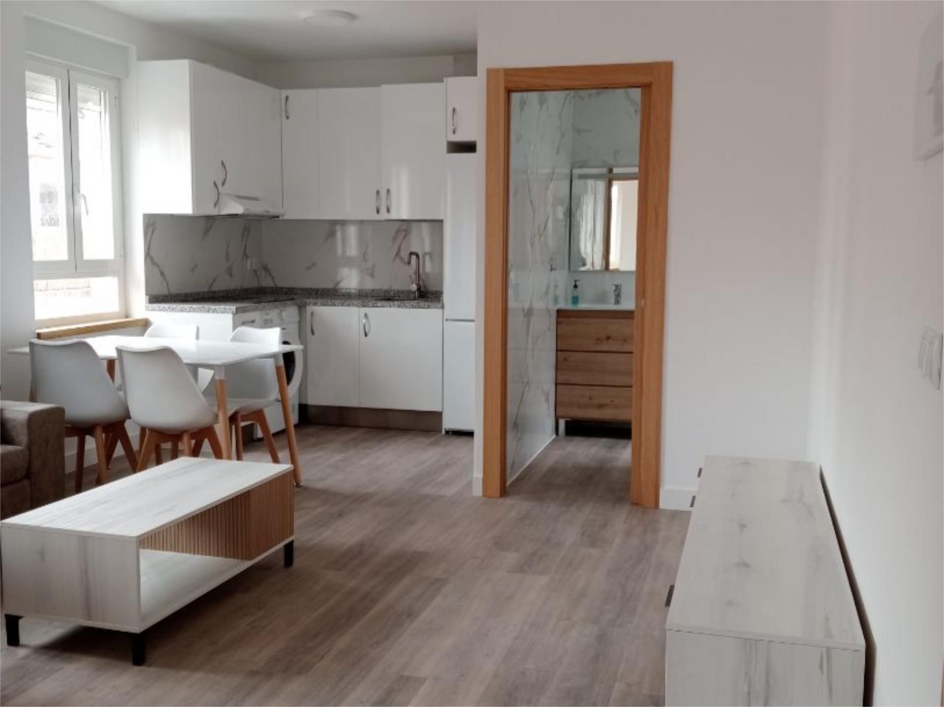 Cuina de Pis de lloguer en León Capital  amb Aire condicionat, Calefacció i Parquet