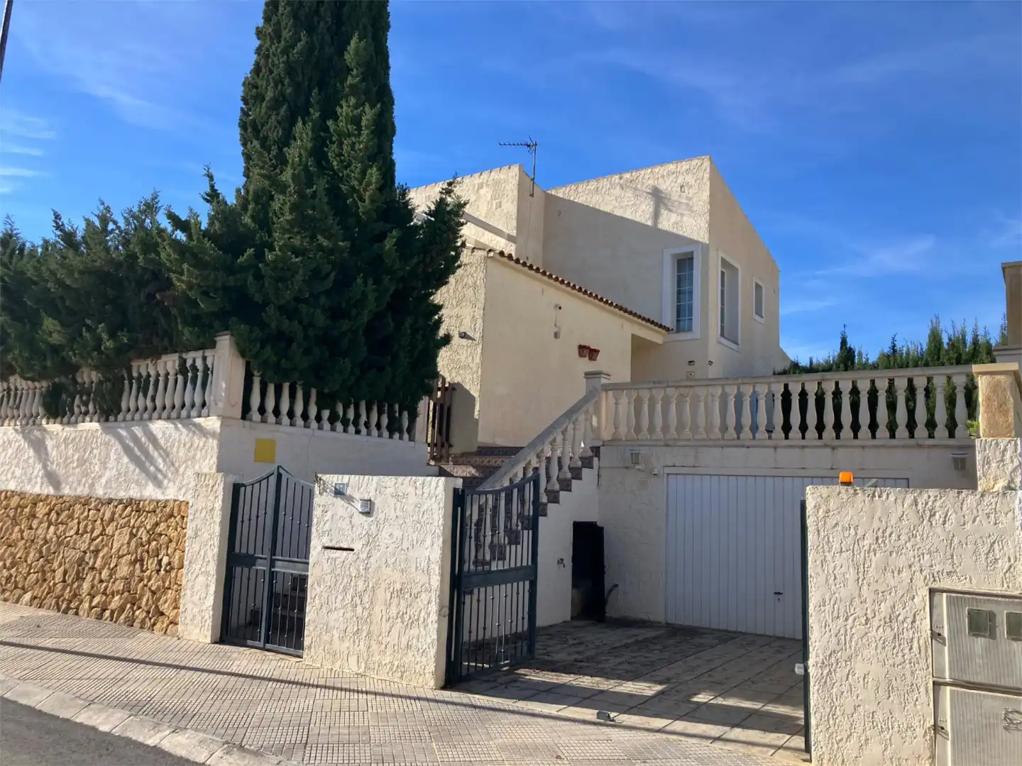 Vista exterior de Casa o chalet en venta en La Nucia con Aire acondicionado, Calefacción y Jardín privado