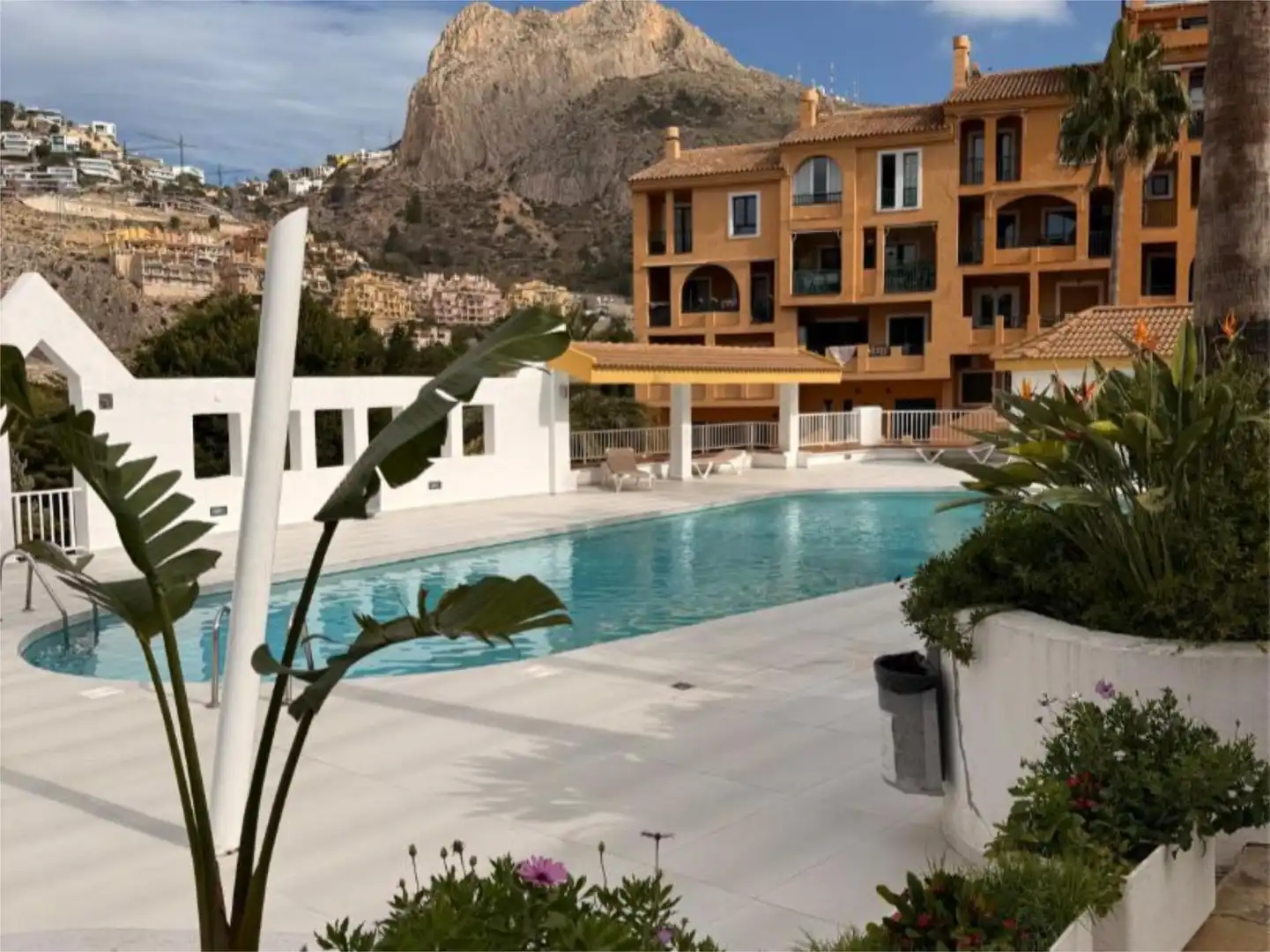 Piso en venta en Calle Ascar, 3, Mascarat Vista exterior de Piso en venta en Altea con Terraza, Piscina y Parking comunitario