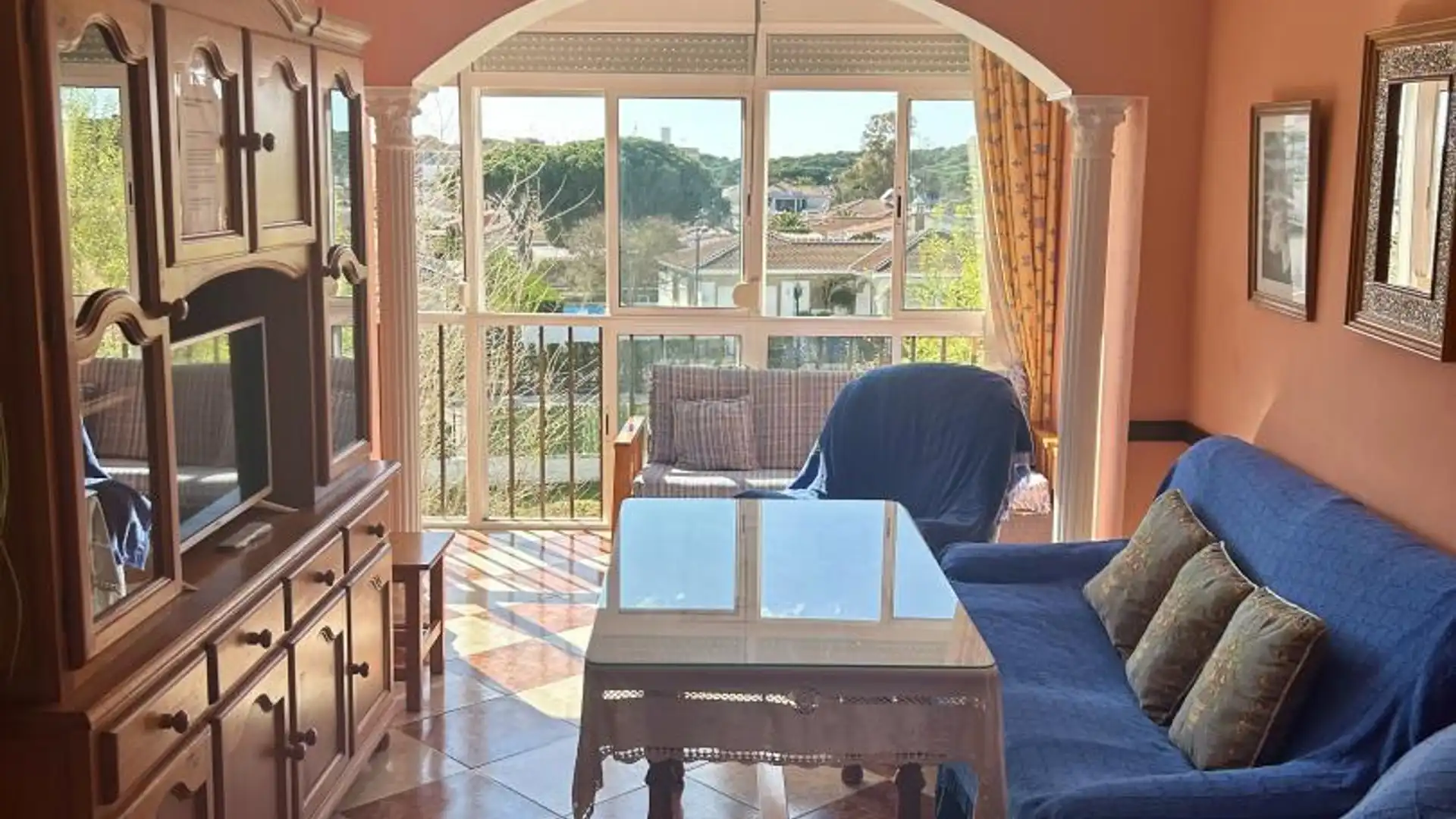 Sala d'estar de Pis en venda en Almonte amb Jardí privat, Piscina i Moblat