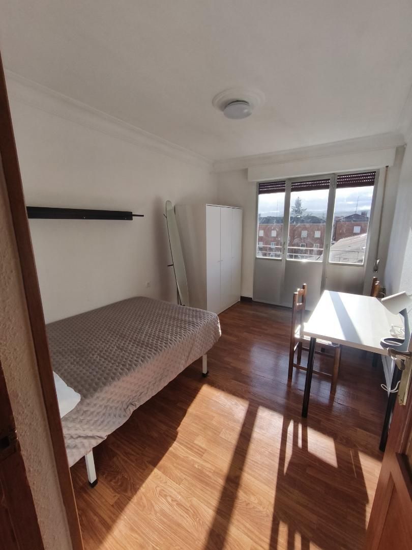 Dormitori de Pis de lloguer en Vitoria - Gasteiz amb Calefacció, Parquet i Moblat
