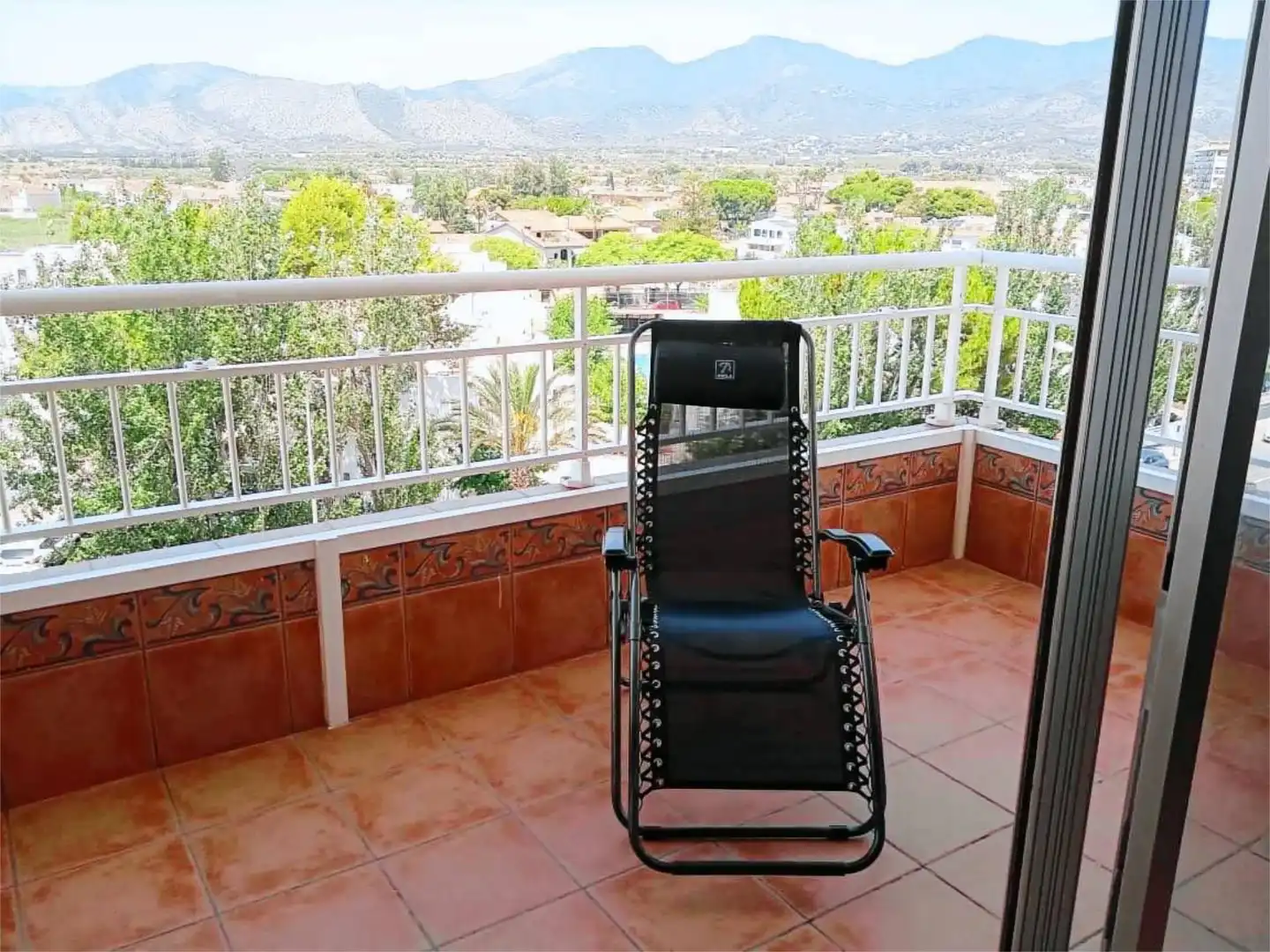Wohnung zur Miete in Carrer Apòstol Santiago, 75, La Curva Terrasse von Wohnung zur Miete in Benicasim / Benicàssim mit Klimaanlage, Terrasse und Möbliert