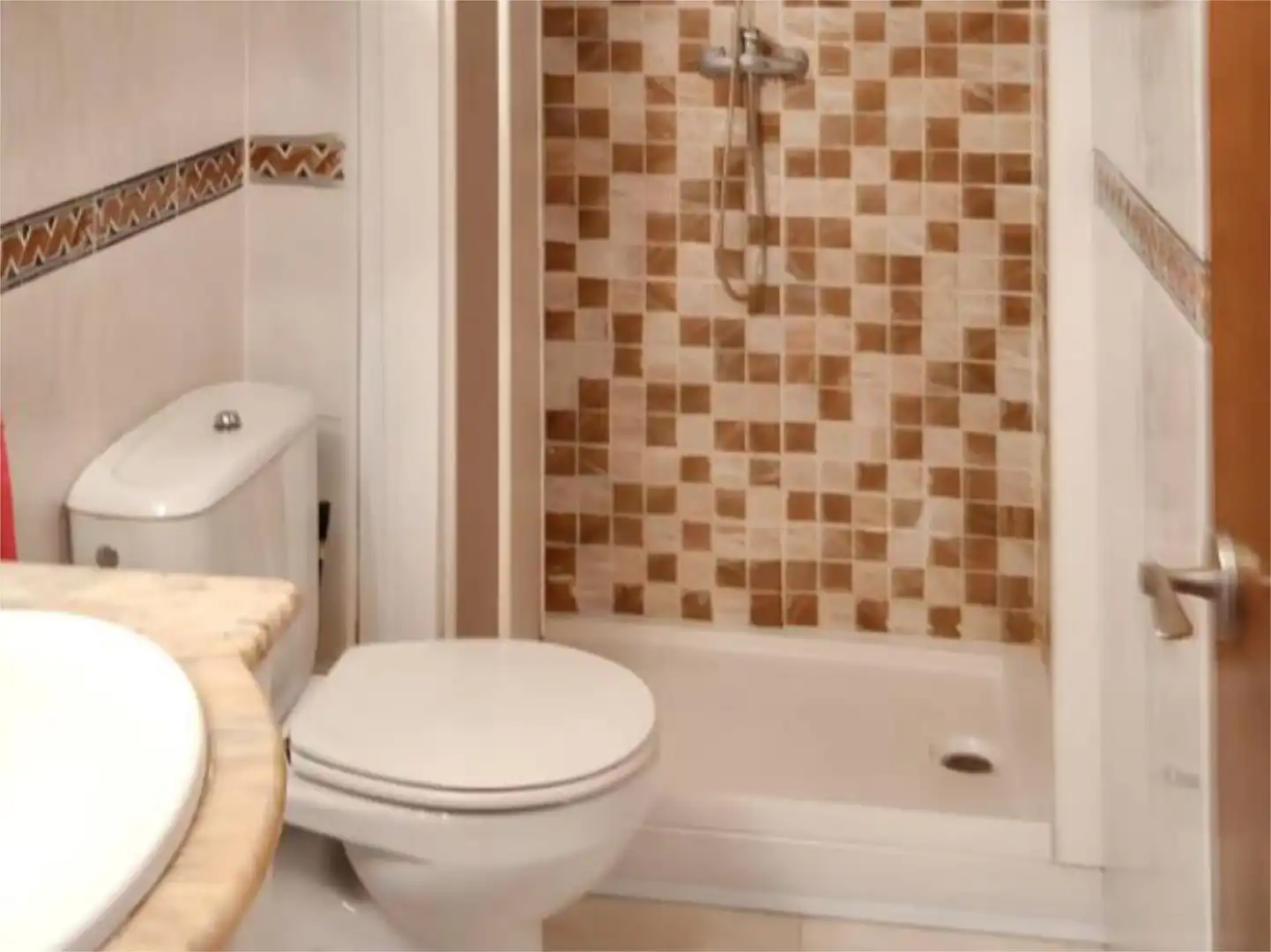 Wohnung zur Miete in Carrer Apòstol Santiago, 75, La Curva Badezimmer von Wohnung zur Miete in Benicasim / Benicàssim mit Klimaanlage, Terrasse und Möbliert