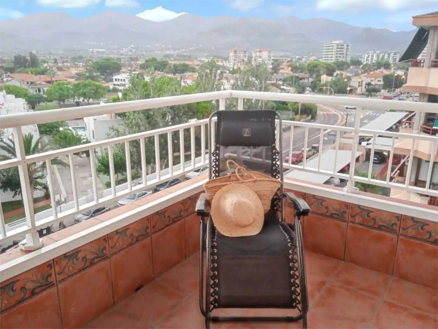 Wohnung zur Miete in Carrer Apòstol Santiago, 75, La Curva Terrasse von Wohnung zur Miete in Benicasim / Benicàssim mit Klimaanlage, Terrasse und Möbliert
