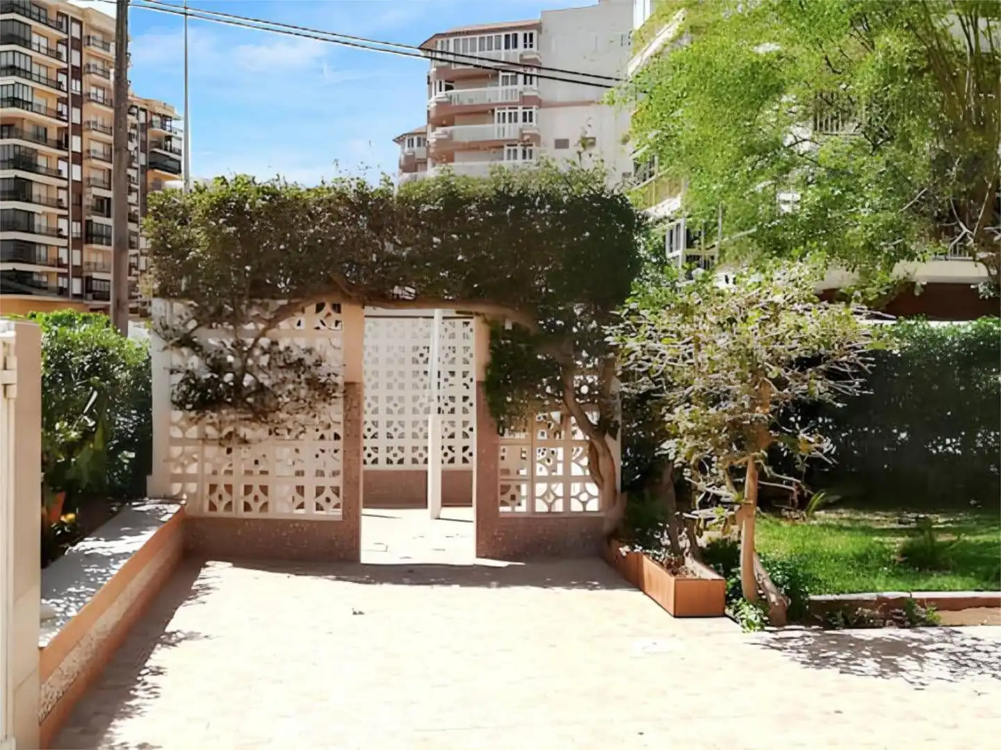 Wohnung zur Miete in Carrer Apòstol Santiago, 75, La Curva Garten von Wohnung zur Miete in Benicasim / Benicàssim mit Klimaanlage, Terrasse und Möbliert