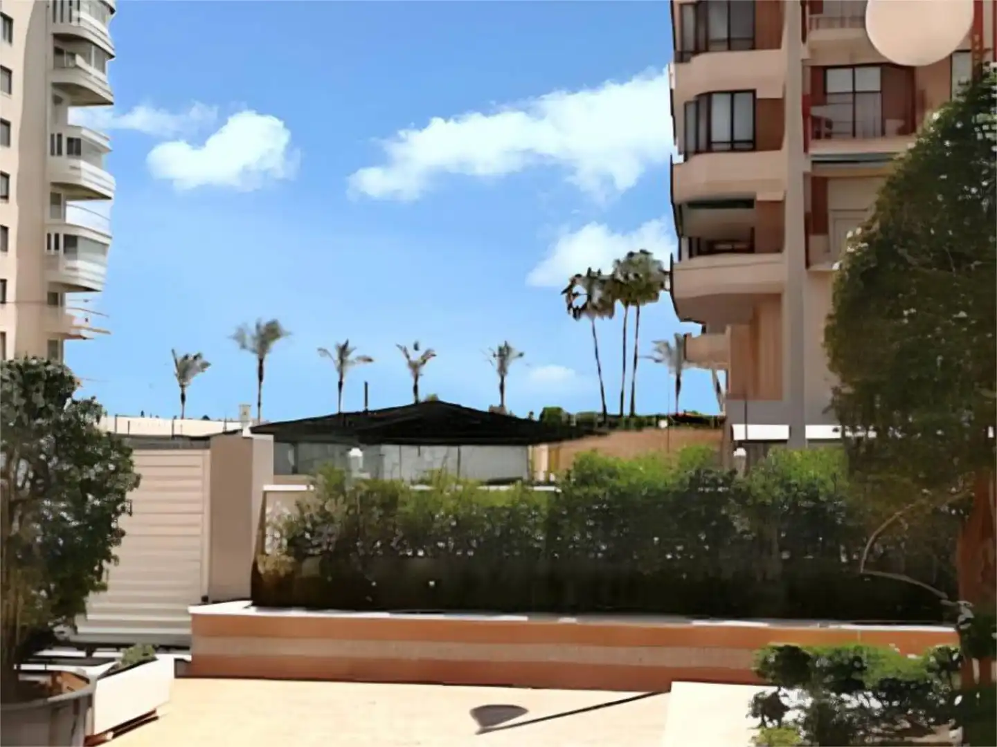 Wohnung zur Miete in Carrer Apòstol Santiago, 75, La Curva Außenansicht von Wohnung zur Miete in Benicasim / Benicàssim mit Klimaanlage, Terrasse und Möbliert