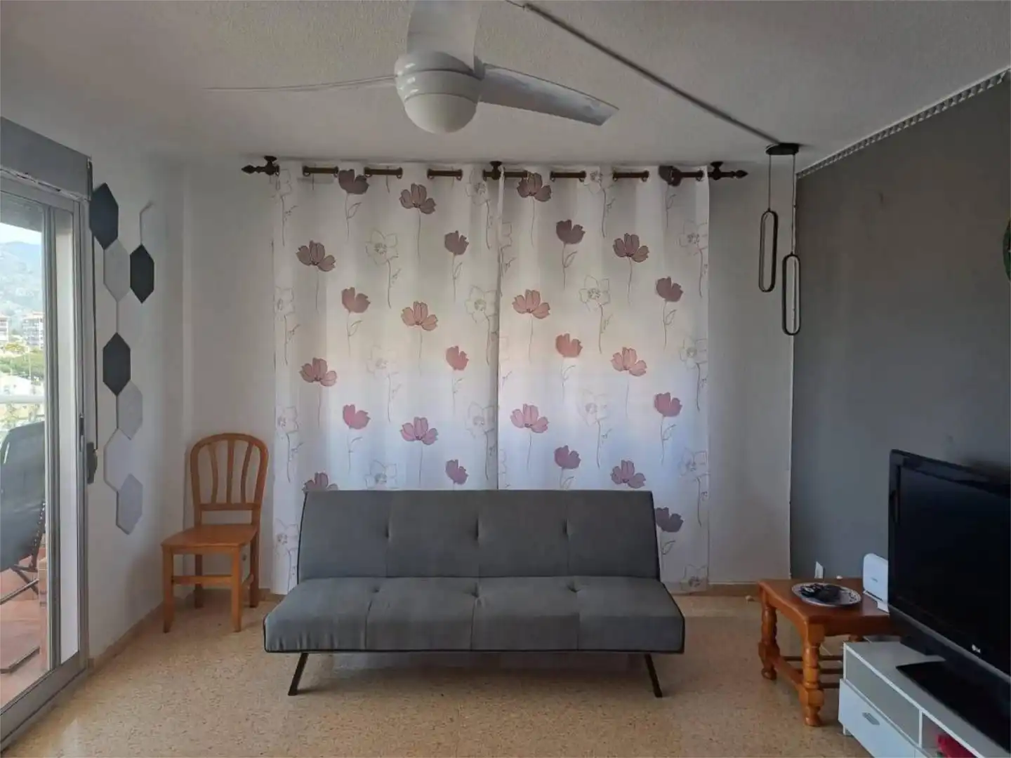 Wohnung zur Miete in Carrer Apòstol Santiago, 75, La Curva Wohnzimmer von Wohnung zur Miete in Benicasim / Benicàssim mit Klimaanlage, Terrasse und Möbliert