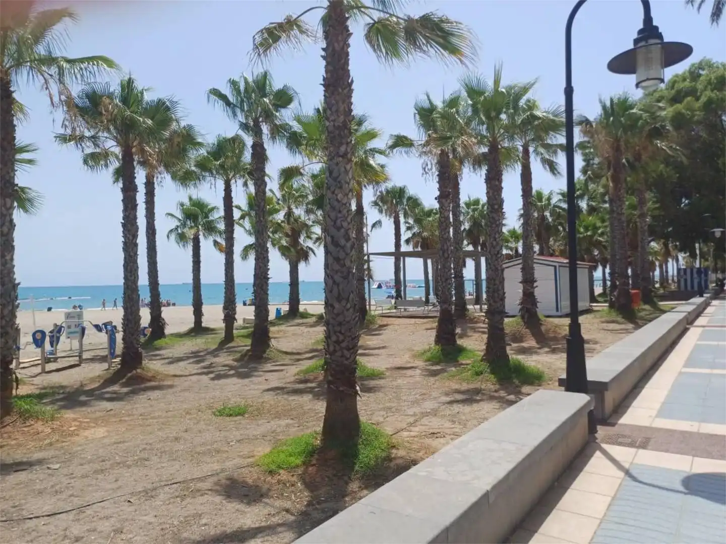 Wohnung zur Miete in Carrer Apòstol Santiago, 75, La Curva Außenansicht von Wohnung zur Miete in Benicasim / Benicàssim mit Klimaanlage, Terrasse und Möbliert