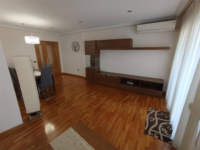 Piso en Alquiler en Calle Francisco Martínez Ber, 3 en Centro