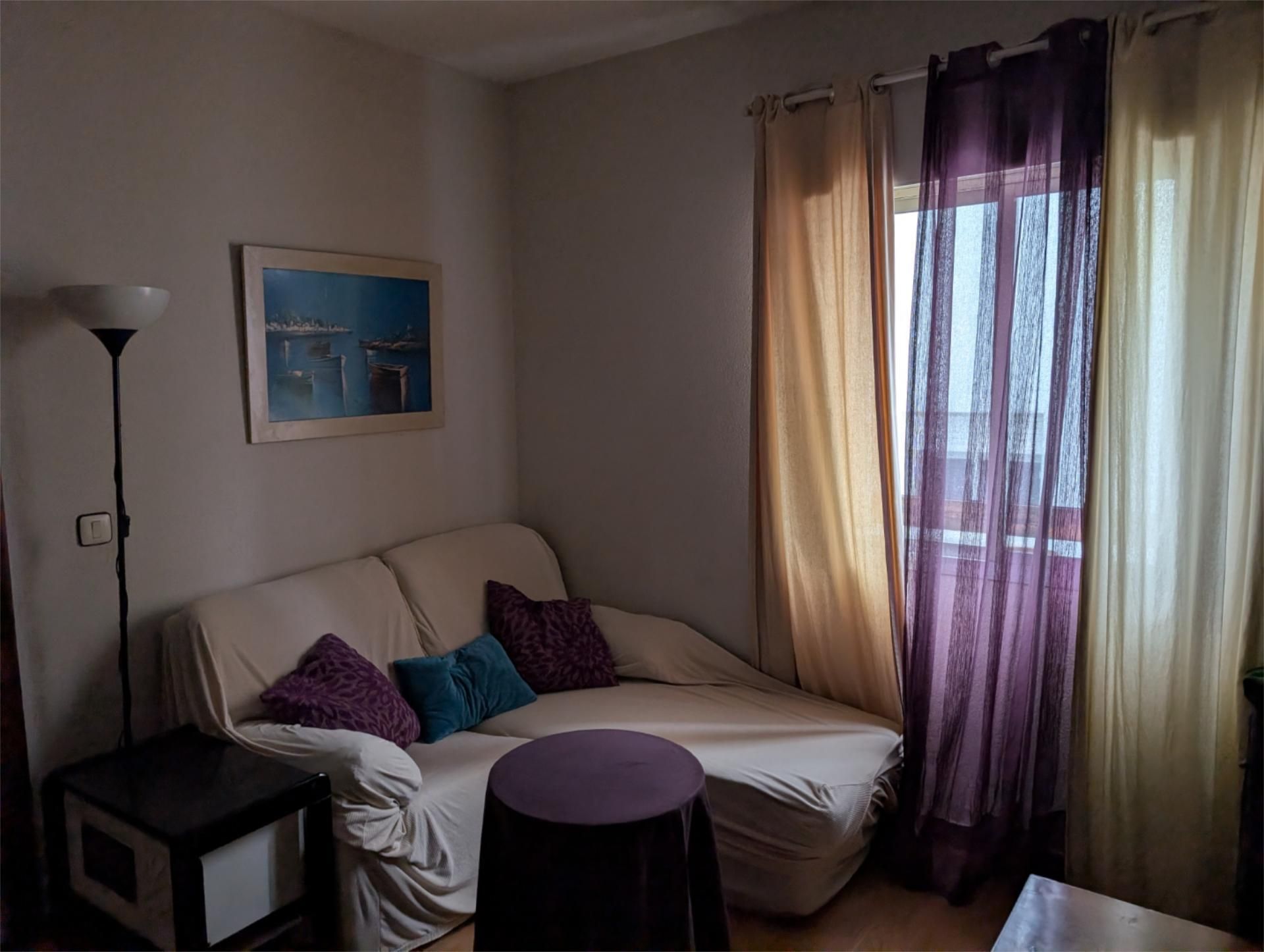 Dormitori de Apartament de lloguer en  Huelva Capital amb Calefacció, Parquet i Moblat