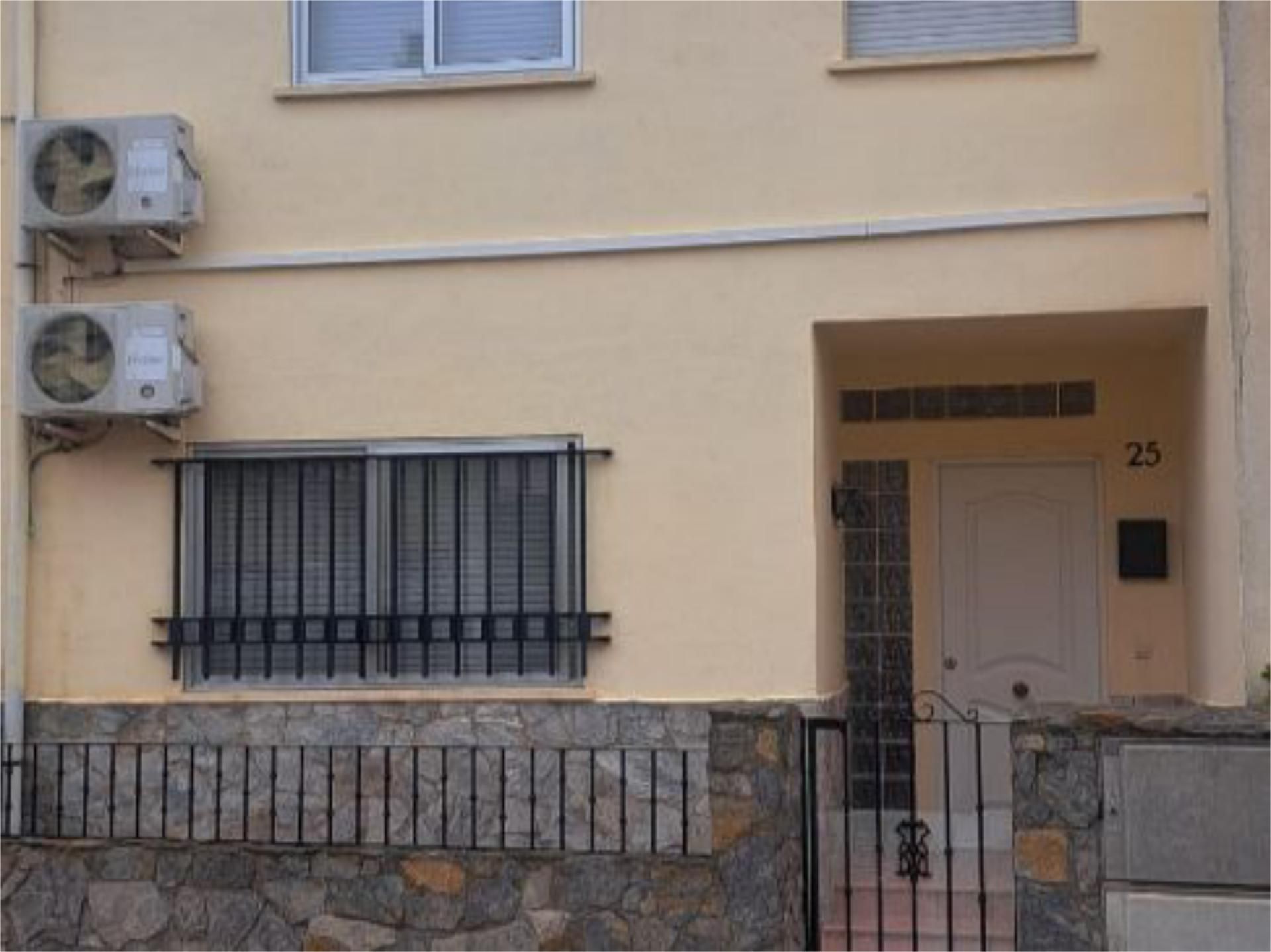 Vista exterior de Pis en venda en Campillo de Altobuey amb Aire condicionat, Calefacció i Jardí privat