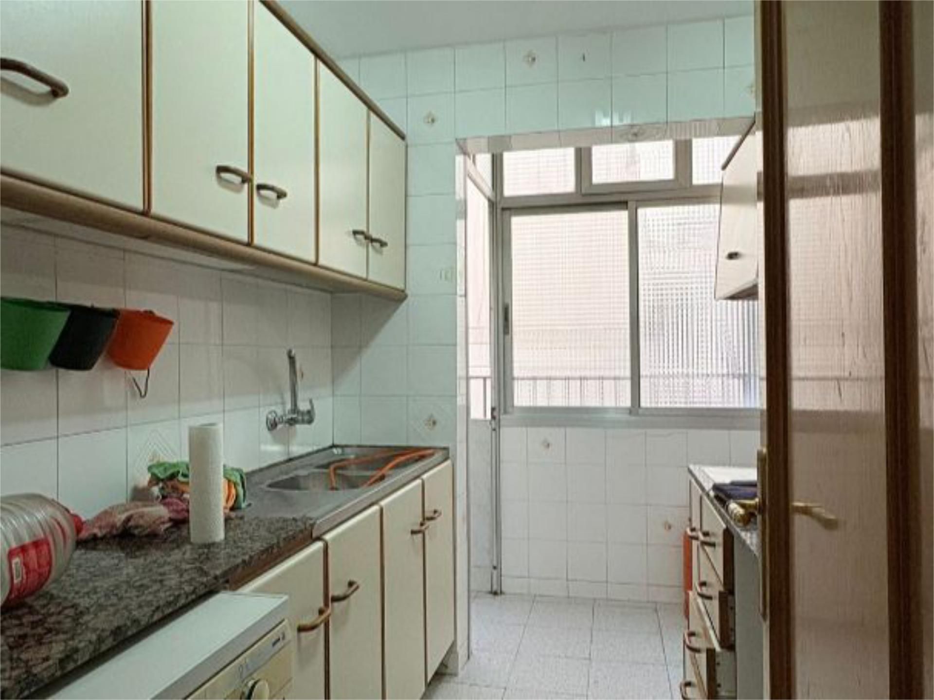 Kitchen of Flat for sale in Santa Coloma de Gramenet