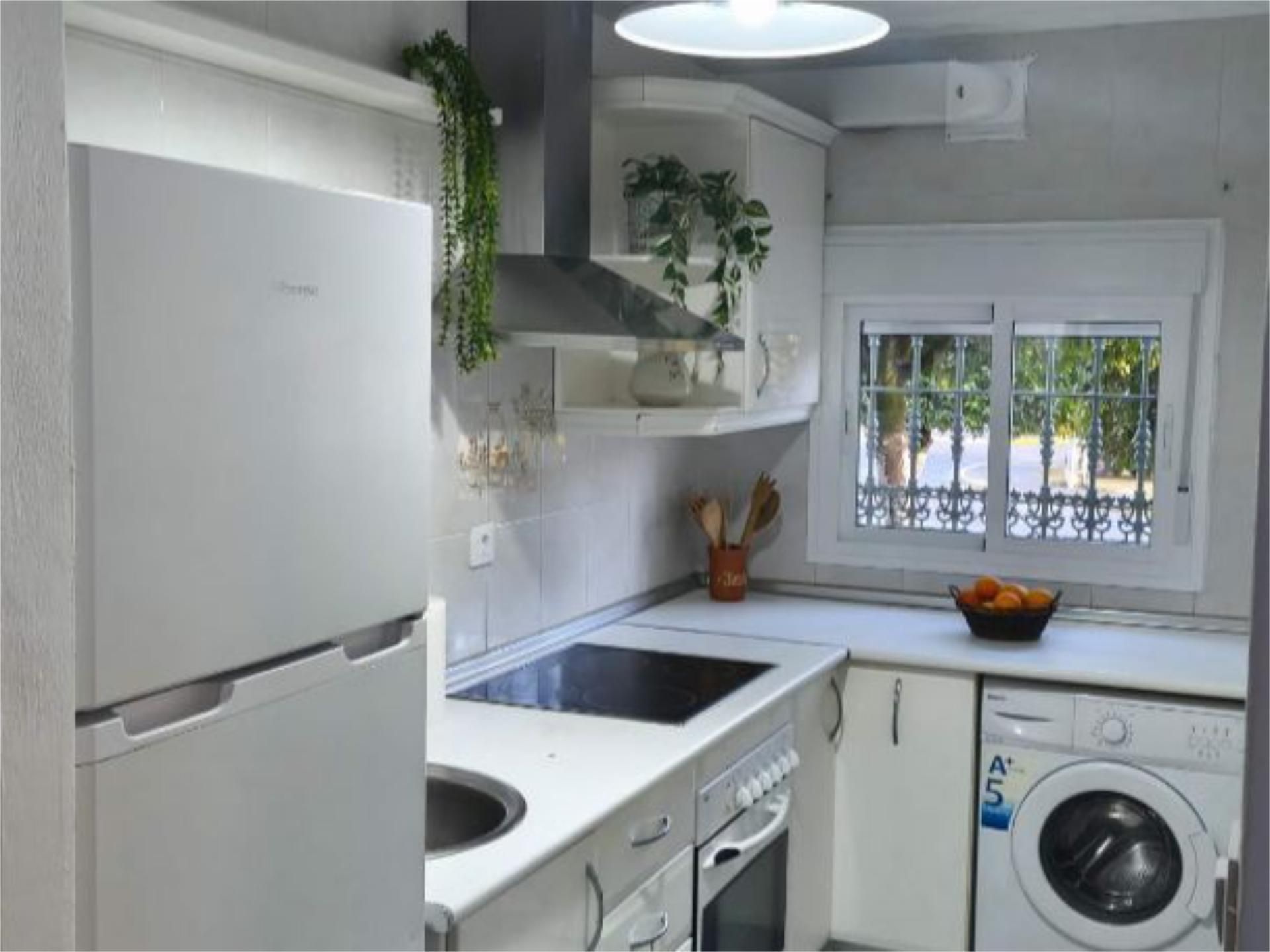 Cocina de Casa o chalet de alquiler en Sanlúcar la Mayor con Aire acondicionado