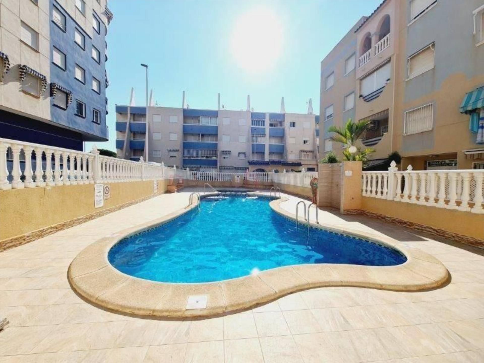 Piscina de Apartament en venda en Torrevieja amb Piscina i Balcó