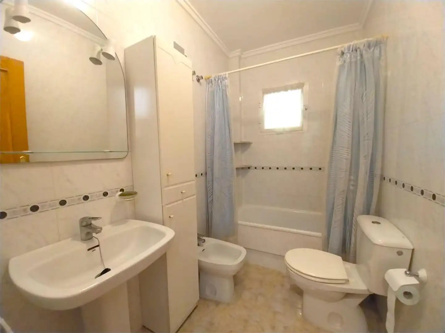 Apartments for sale in Calle Mayor, 50, La Mata Bathroom of Apartments for sale in Torrevieja with Swimming Pool and Balcony