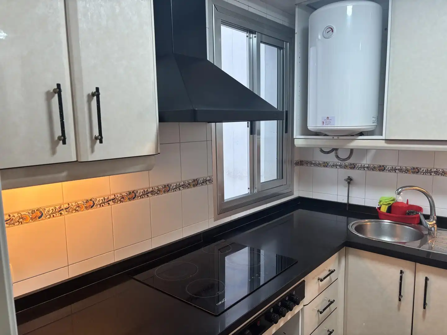 Kitchen of Flat for share in Sevilla  with Air Conditioner, Heating and Furnished