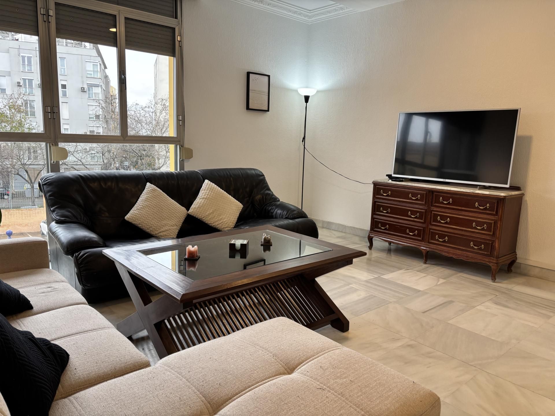 Sala d'estar de Pis per a compartir en  Sevilla Capital amb Aire condicionat, Calefacció i Moblat