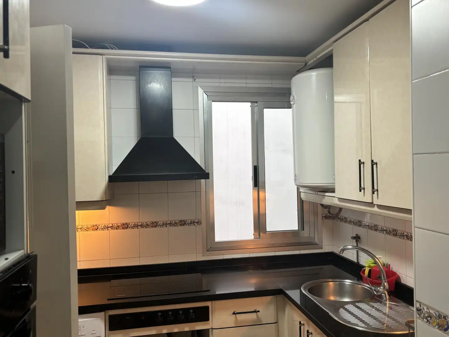 Kitchen of Flat for share in Sevilla  with Air Conditioner, Heating and Furnished