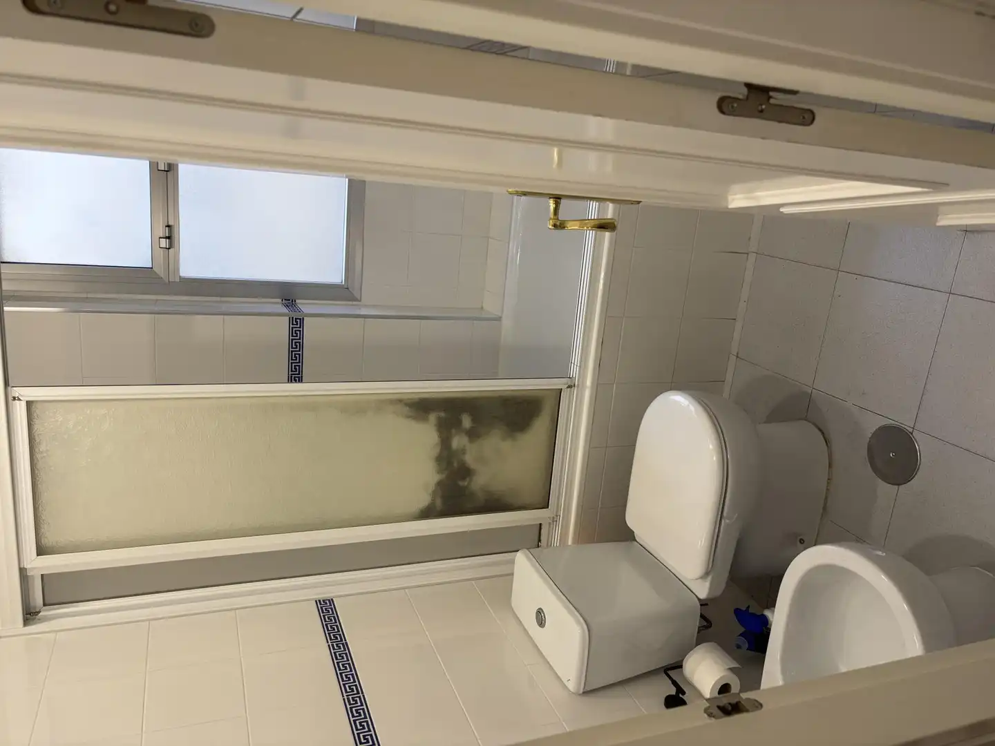 Bathroom of Flat for share in Sevilla  with Air Conditioner, Heating and Furnished