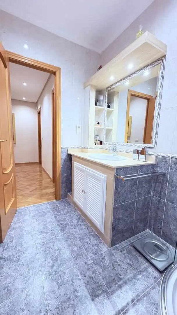 Wohnung zum Verkauf in Calle de Garcilaso, 7, Trafalgar Badezimmer von Wohnung zum Verkauf in Madrid Capital mit Klimaanlage, Terrasse und Balkon