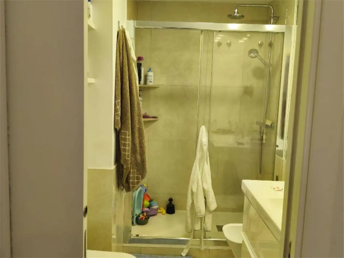 Flat for sale in Virgen de Lujan, 50a, Barrio de los Remedios Bathroom of Flat for sale in Sevilla Capital with Air Conditioner, Terrace and Balcony