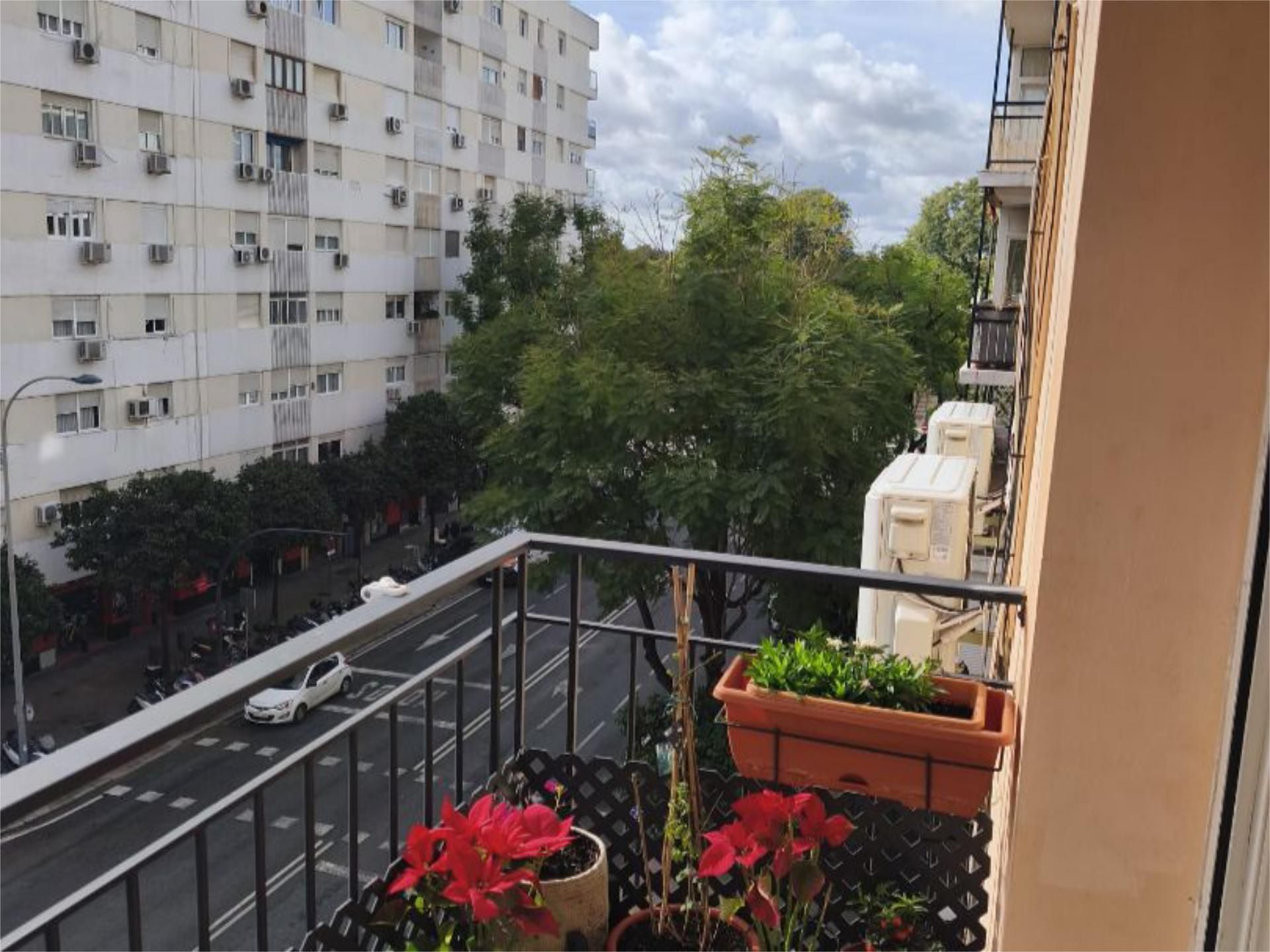 Exterior view of Flat for sale in  Sevilla Capital  with Air Conditioner, Heating and Parquet flooring