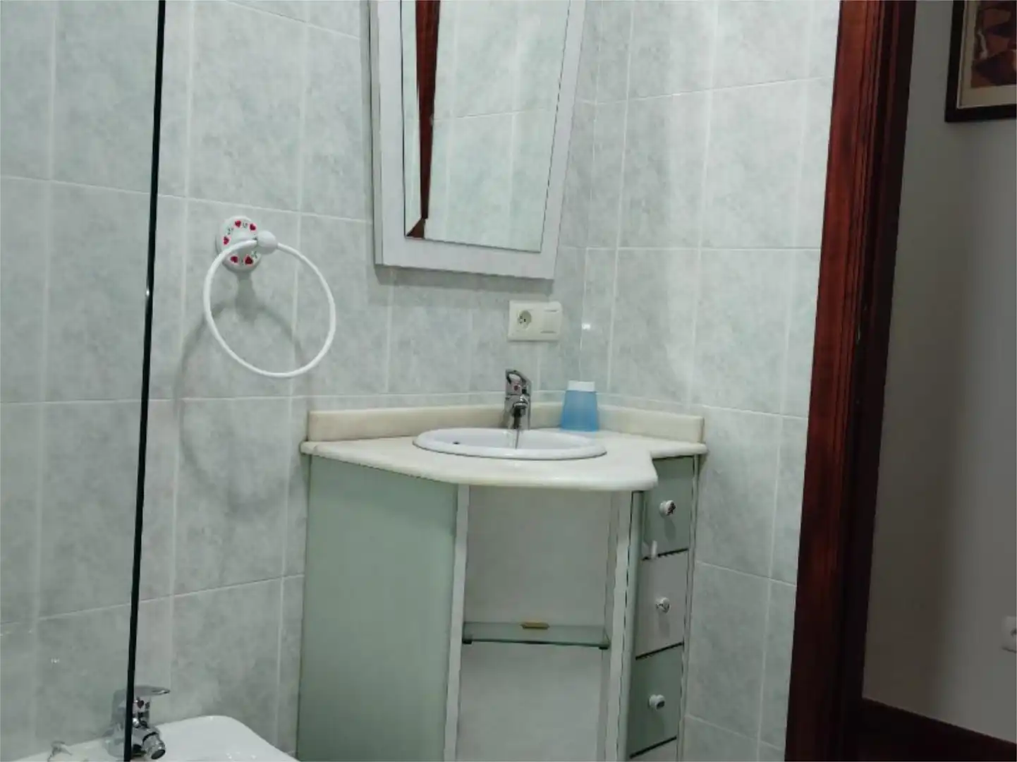 Zimmer in Rúa Luis Otero, 2, O Burgo - Campus Universitario Badezimmer von Dachboden zur untervermieten in Pontevedra Capital mit Heizung, Parkett und Abstellraum