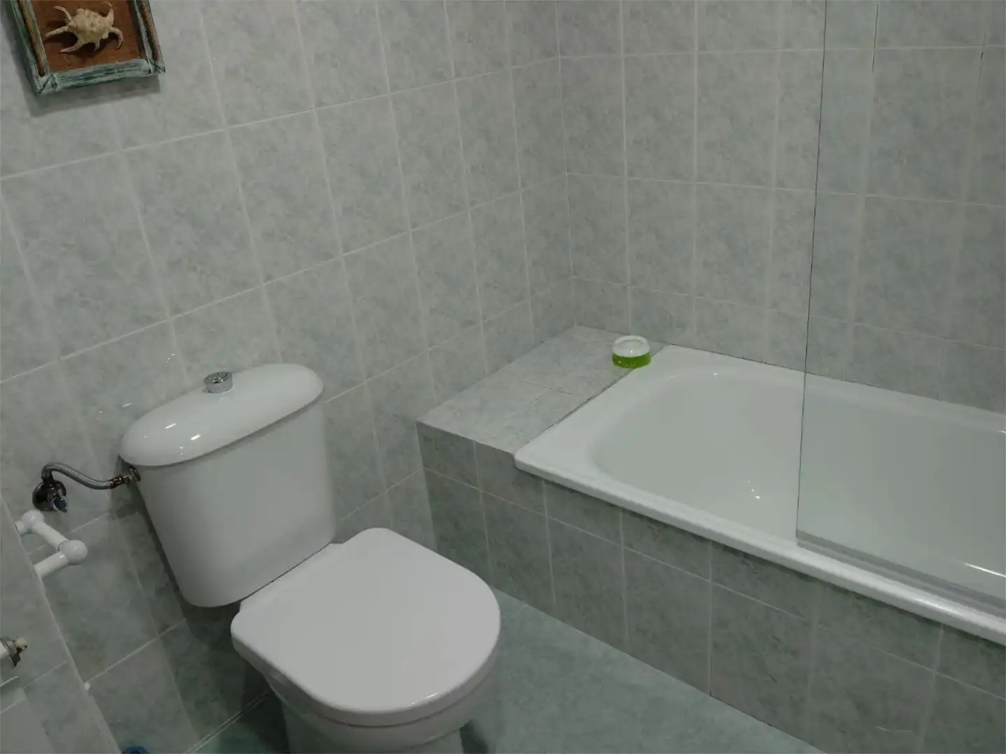 Zimmer in Rúa Luis Otero, 2, O Burgo - Campus Universitario Badezimmer von Dachboden zur untervermieten in Pontevedra Capital mit Heizung, Parkett und Abstellraum