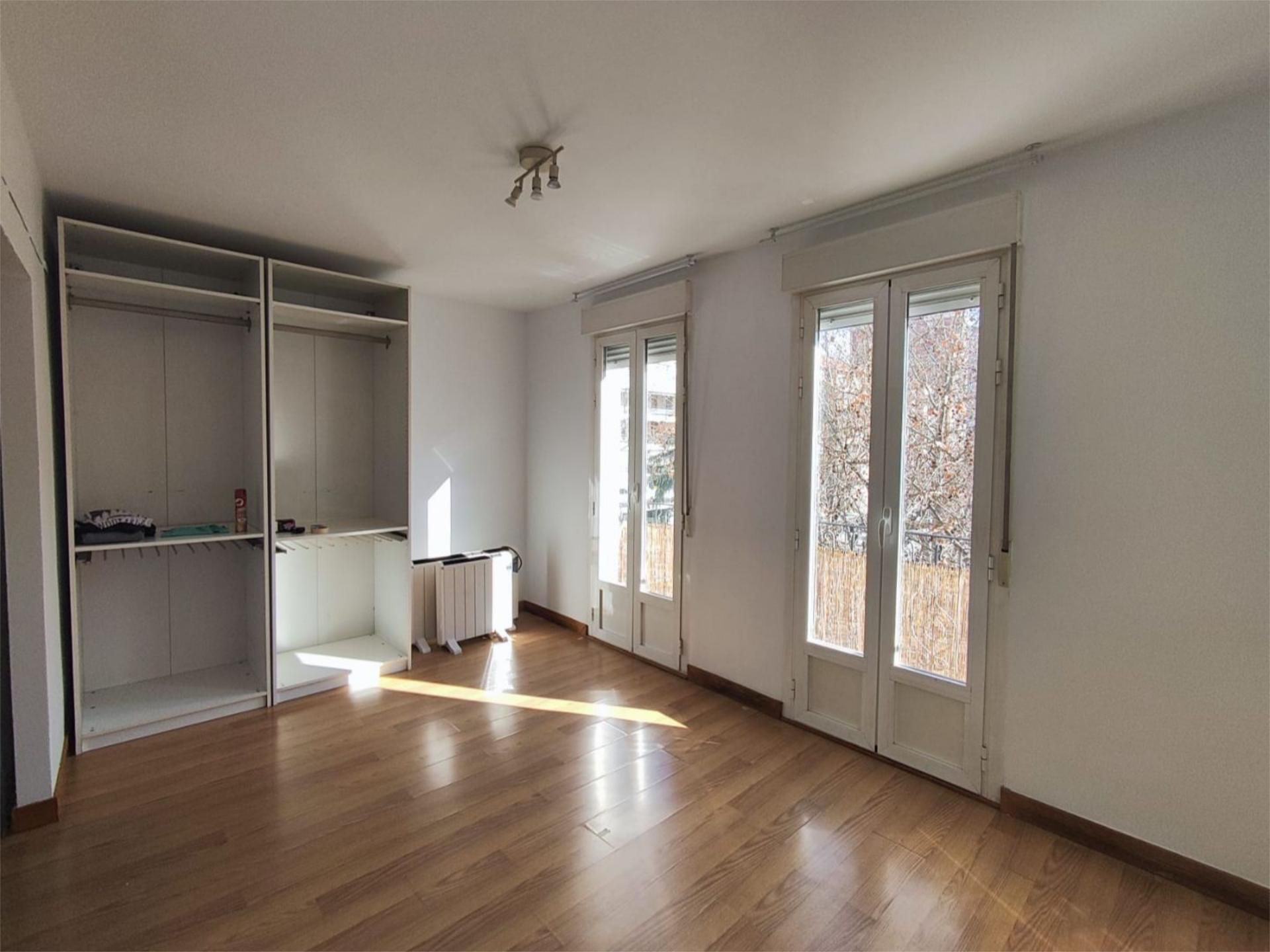 Dormitori de Pis de lloguer en  Madrid Capital amb Aire condicionat i Balcó