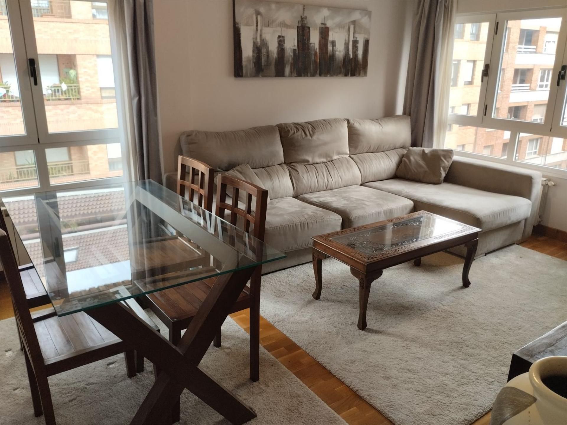 Living room of Flat to rent in Oviedo   with Heating, Parquet flooring and Storage room