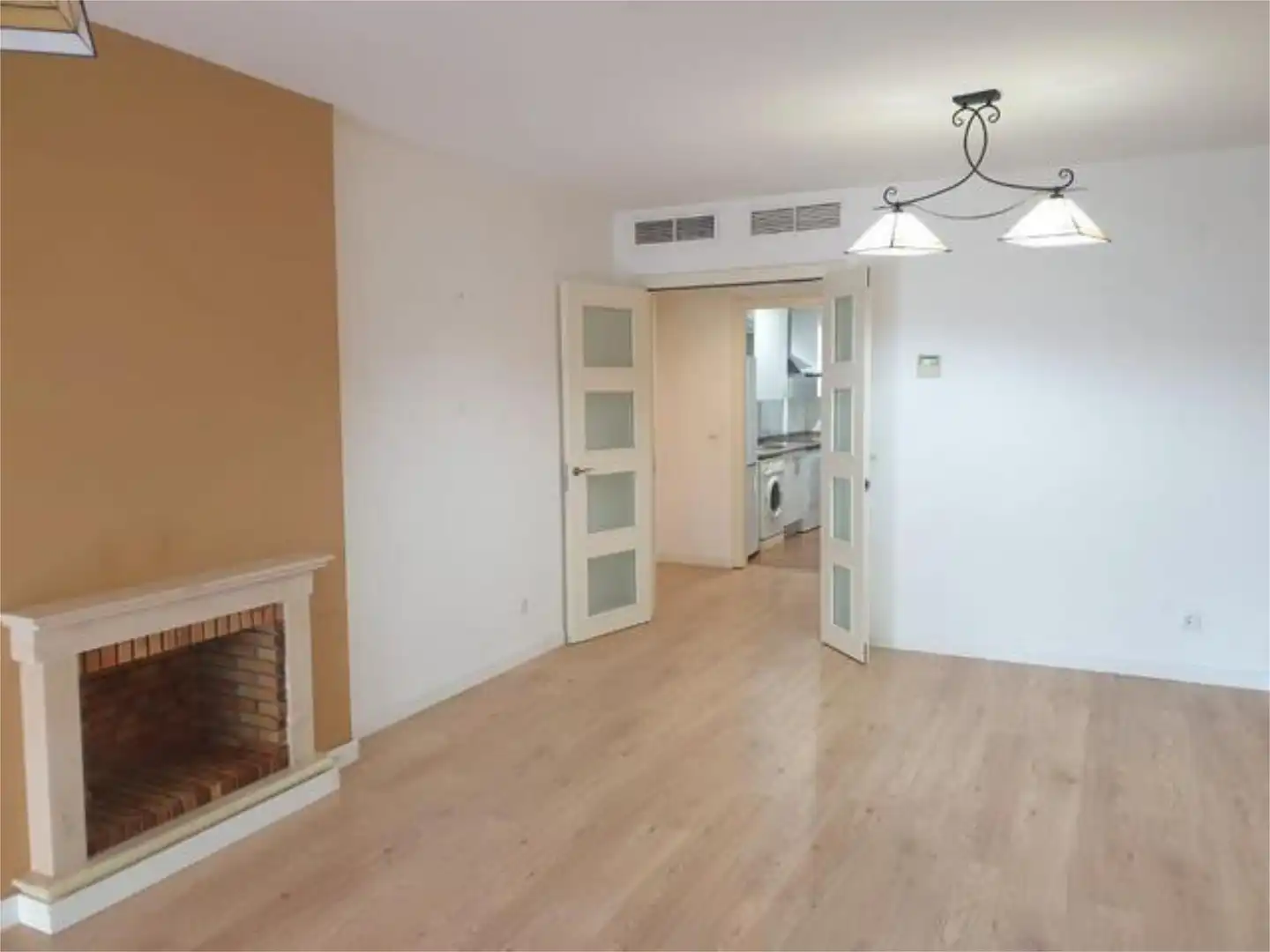 Wohnung zum Verkauf in Las Pajanosas Wohnung zum Verkauf in Guillena mit Heizung, Privatgarten und Terrasse