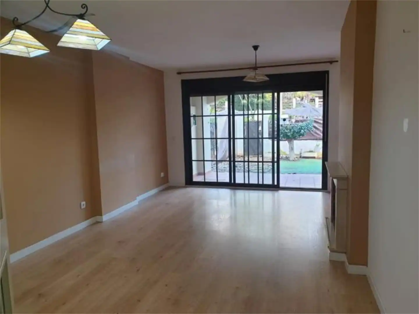 Wohnung zum Verkauf in Las Pajanosas Wohnzimmer von Wohnung zum Verkauf in Guillena mit Heizung, Privatgarten und Terrasse