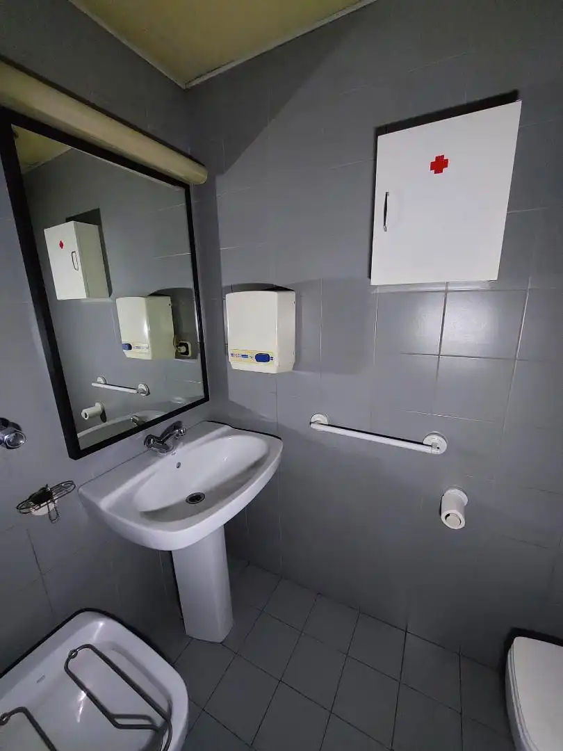 Bathroom of Office for rent in Oviedo 