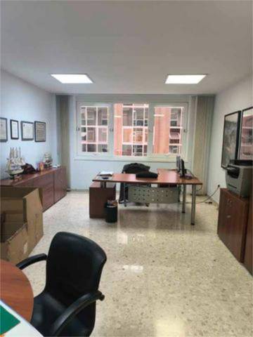 Oficina en Alquiler en La Buhaira