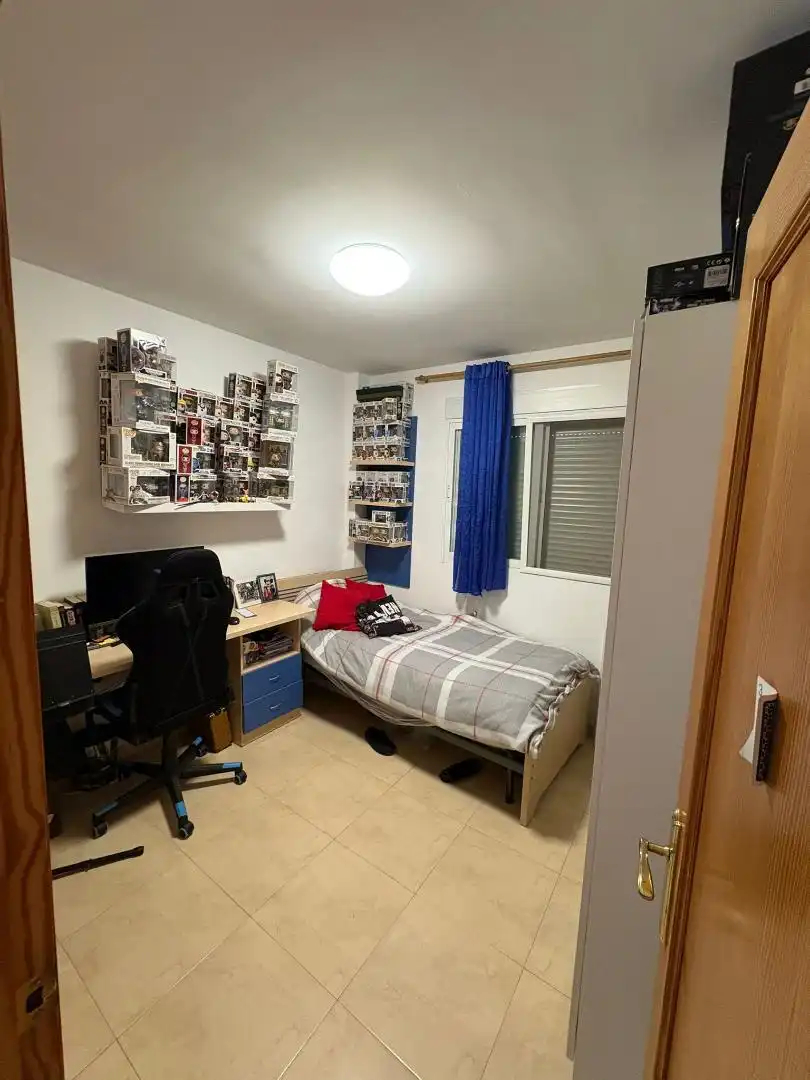 Casa adosada en venta en Calle Deportes, 13, Macastre Habitación de Casa adosada en venta en Macastre con Aire acondicionado y Balcón