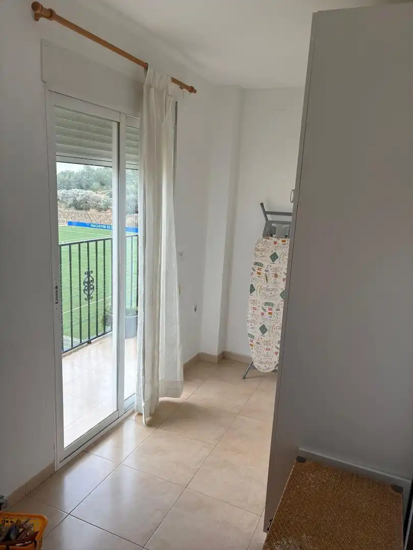 Casa adosada en venta en Calle Deportes, 13, Macastre Habitación de Casa adosada en venta en Macastre con Aire acondicionado y Balcón