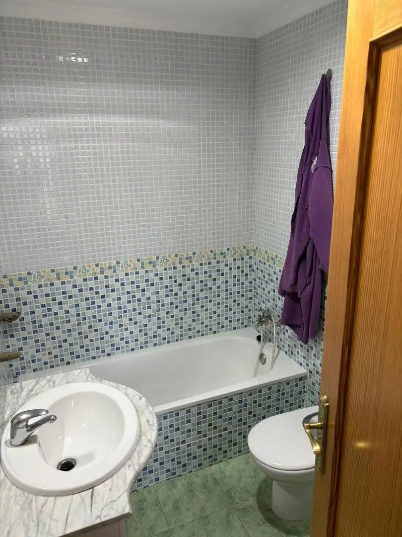 Casa adosada en venta en Calle Deportes, 13, Macastre Baño de Casa adosada en venta en Macastre con Aire acondicionado y Balcón